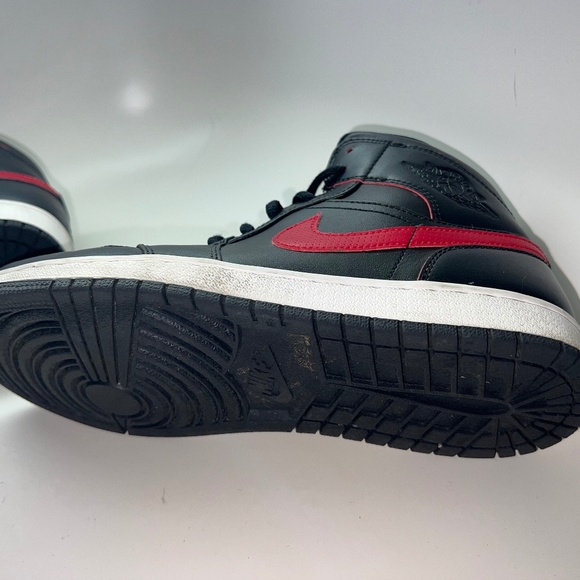 Jordan 1 Air Mid Retro 'Black Team Red' sz 8 Mens - Picture 5 of 7